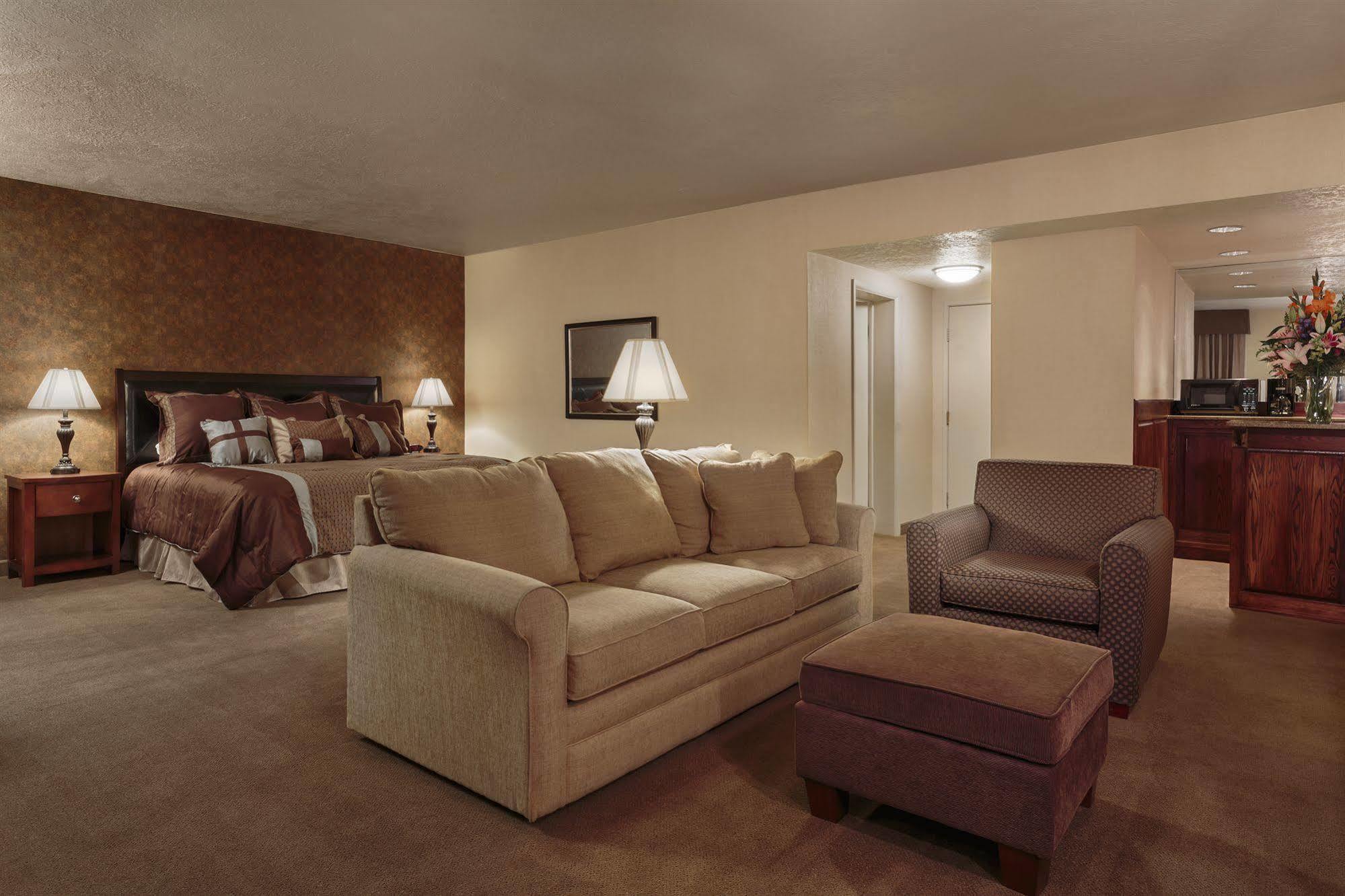High Desert Inn Элко Экстерьер фото